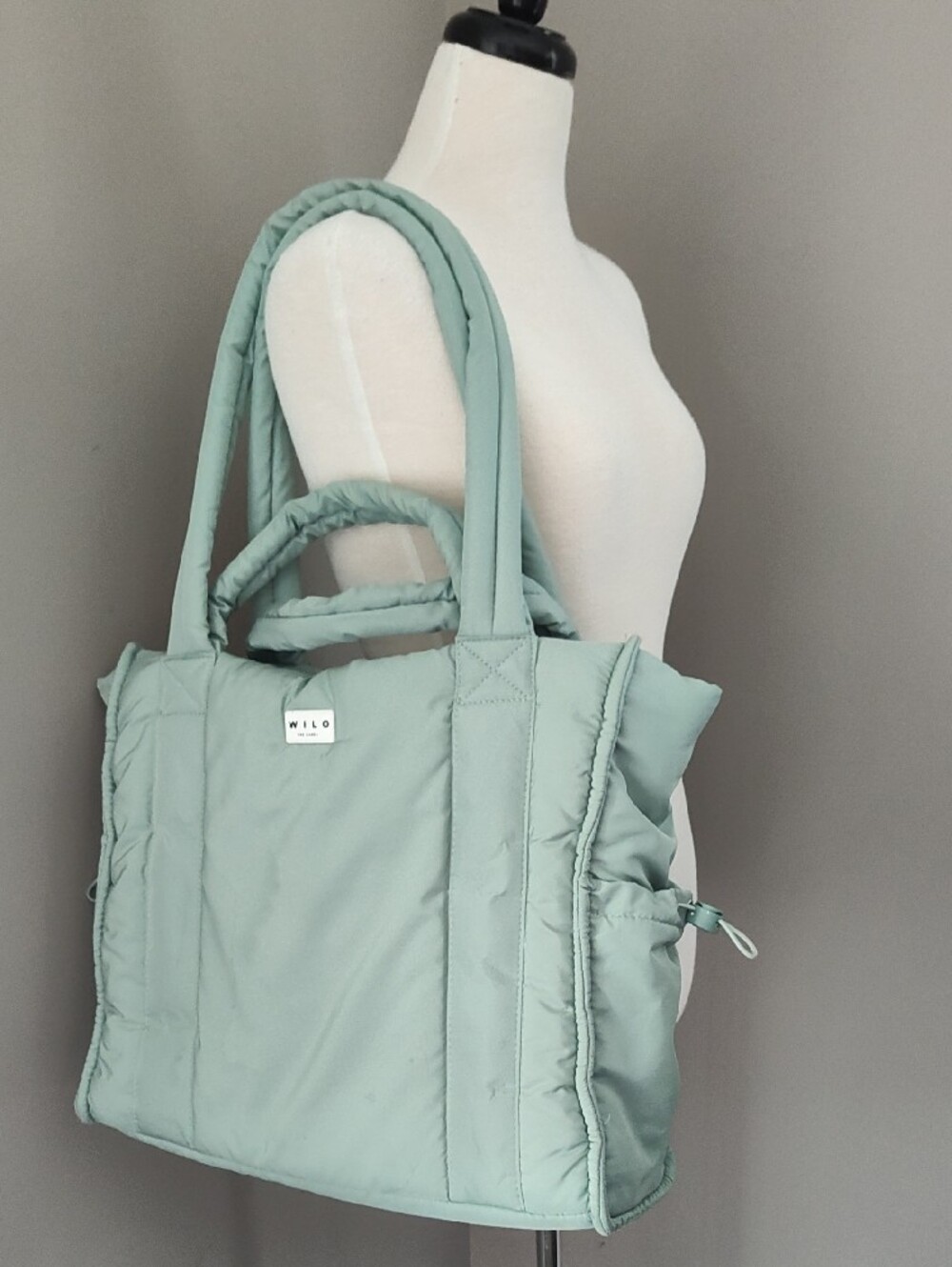 Wilo Puffy Zippered Shoulder Tote Bag in Sage Green With Extra Matching Case - Picture 2 of 16